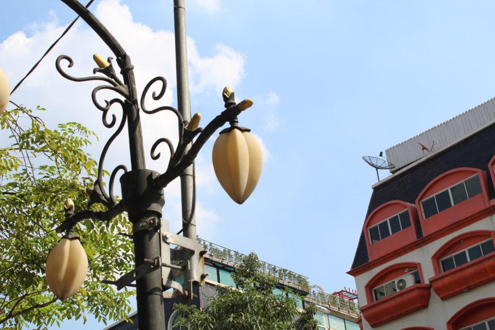 Cacao pod-shaped streetlamps in Bangkok, Thailand