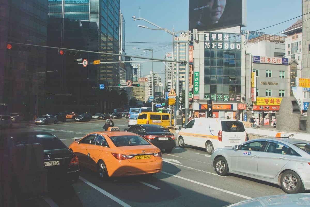 A photo of Seoul downtown during the day.