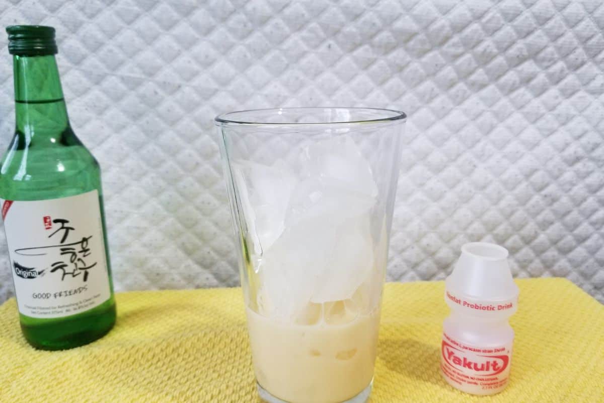 Korean Yogurt Soju Drink (Soju Yakult Cocktail)