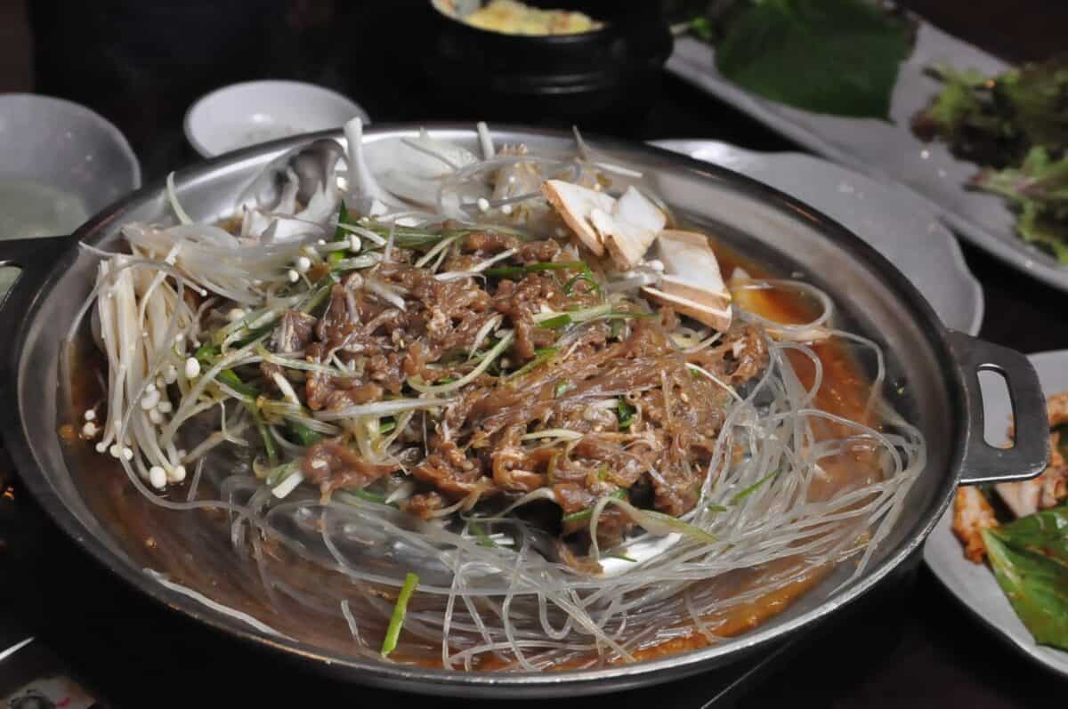 Glass noodles with meat and mushroom.