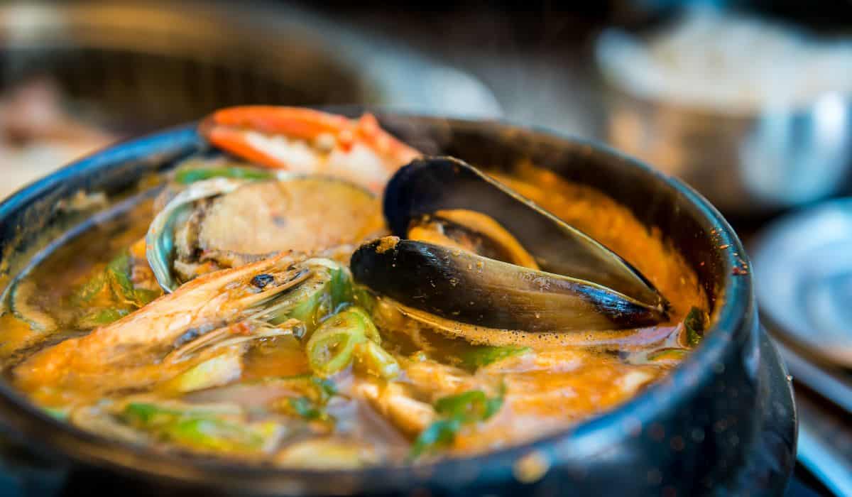 A bowl of Korean seafood hotpot. 