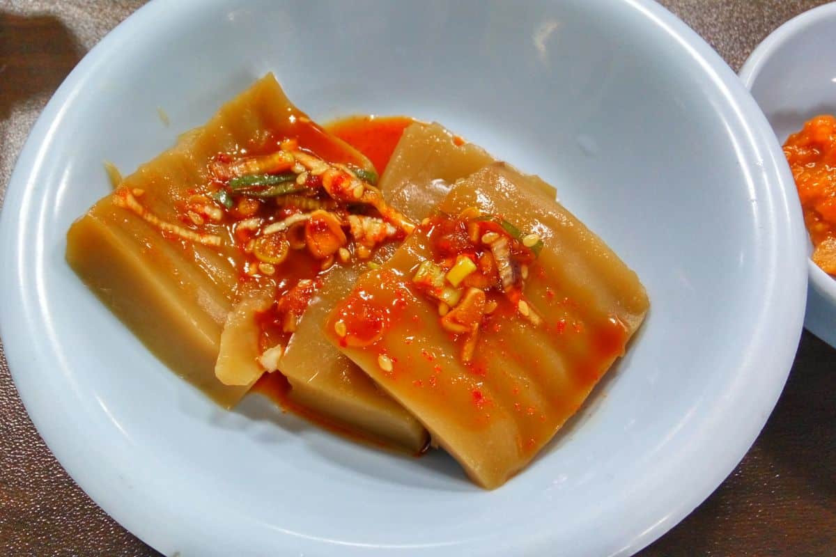 A bowl of acorn jelly salad.