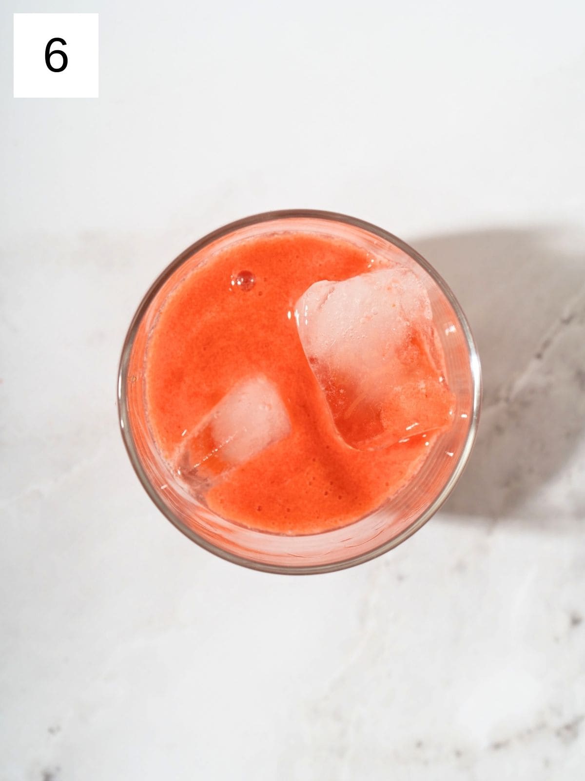 Pour the strawberry mixture on the glass with ice. 