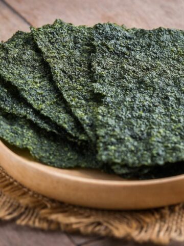A bowl of crispy gim.