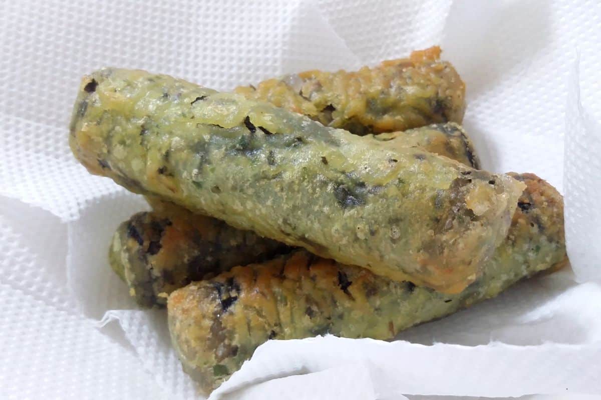Fried seaweed rolls.