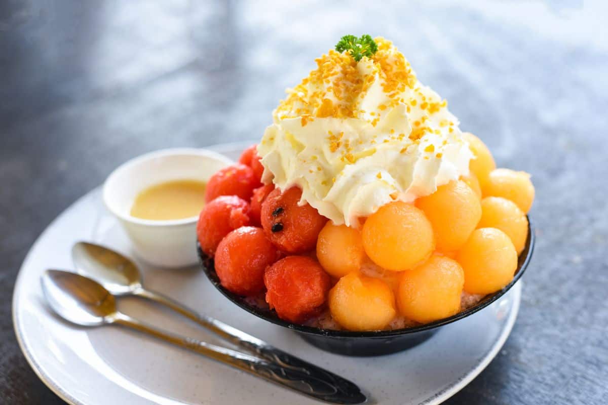 I nice bowl of bingsoo dessert.