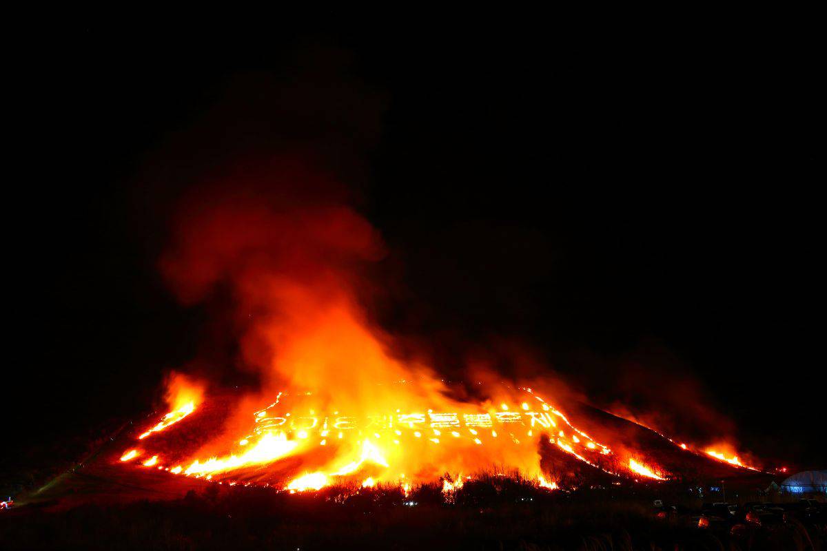 Jeju Bird star rise Fire festival, fireworks, rise and burn.