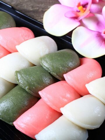 Colorful Korean rice cakes.