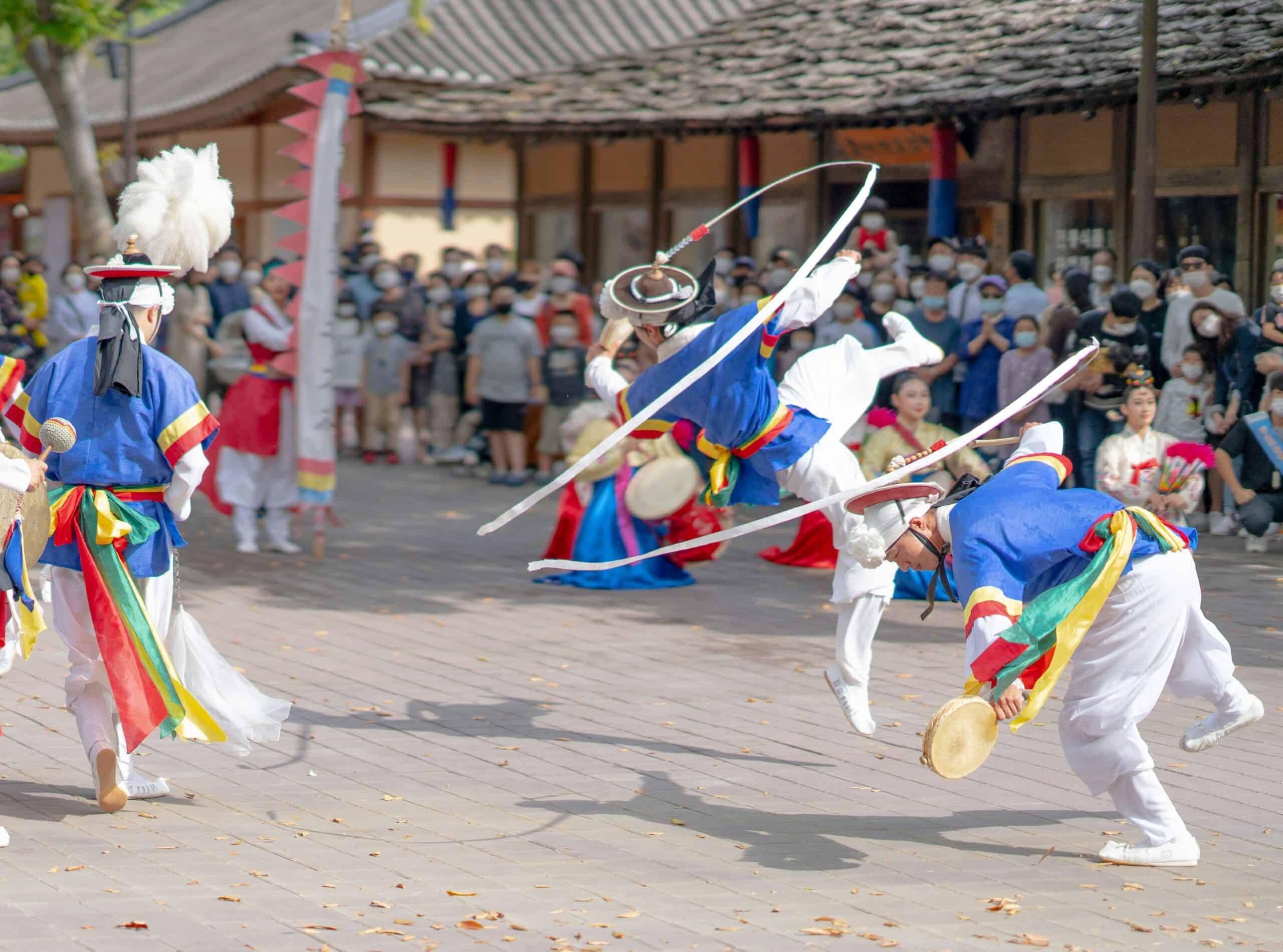 A lively Korean festival.