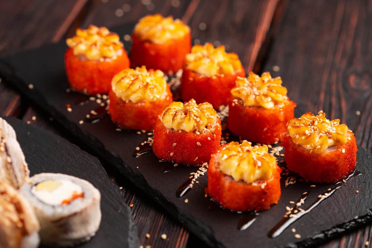 A set of sushi in a plate.